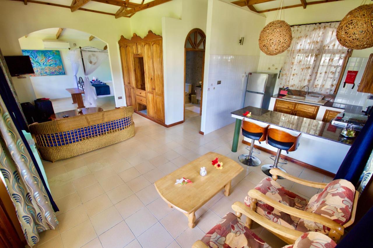 Sea Splash Self Catering And La Petite Maison Grand Anse  Bagian luar foto